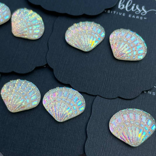 Dixie Bliss - Every Seashell Has a Story in Iridescent