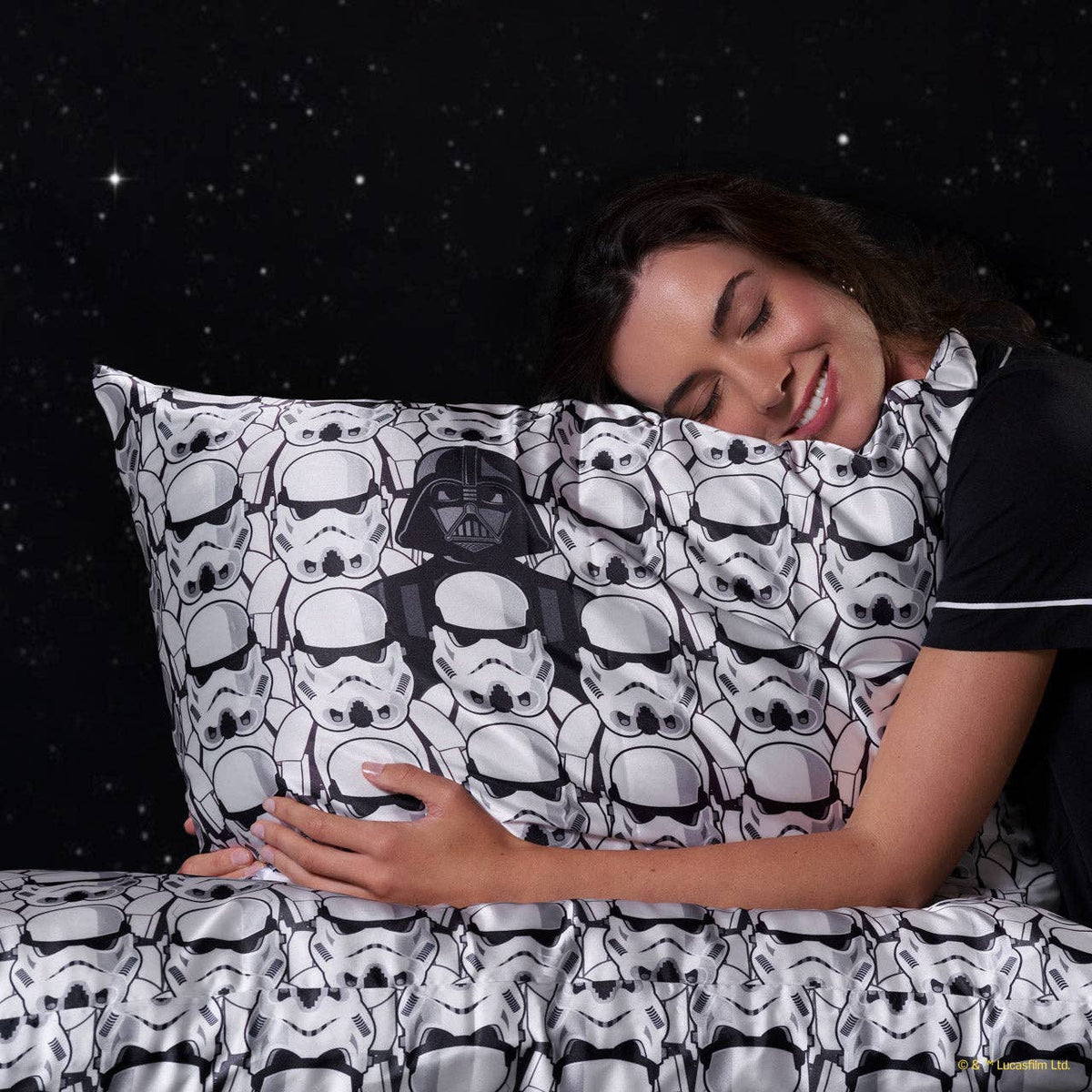 KITSCH - Star Wars™ & Kitsch Satin Pillowcase in Darth Vader & Stormtroopers
